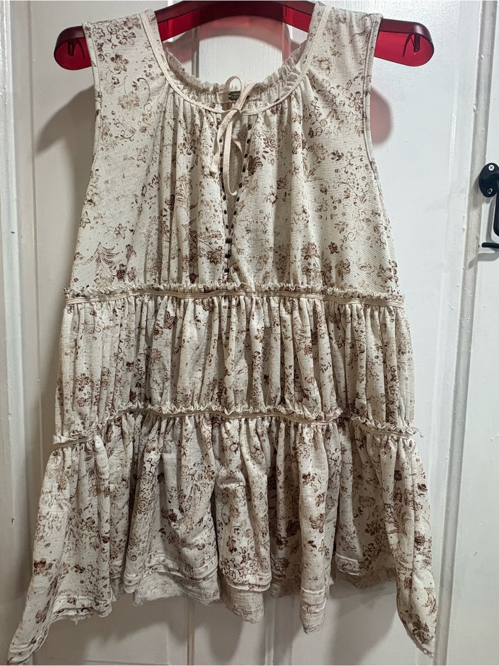 gimmicks by BKE Cream Floral Tiered Sleeveless Tunic